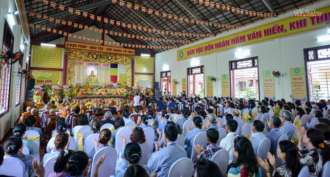 Toàn cảnh Đại hội đại biểu Phật giáo tỉnh Kon Tum lần thứ VI (2022-2027) tại hội trường chùa Huệ Chiếu - Văn phòng Ban Trị sự tỉnh