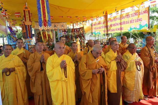 Tăng Ni trên địa bàn về tham dự lễ cầu siêu