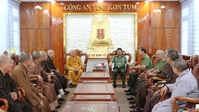 Ban Trị sự tỉnh Kon Tum thăm lãnh đạo công an tỉnh Kon Tum