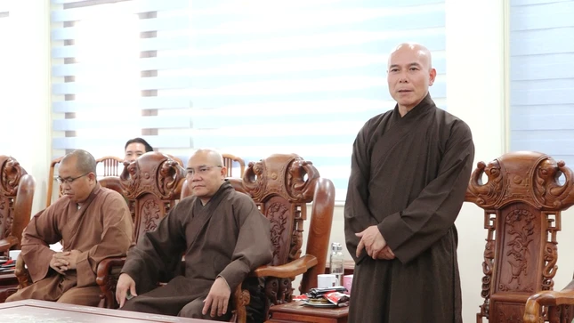 Thượng tọa Thích Nhuận Bảo gửi lời thăm hỏi đến cán bộ công an Thượng tọa Thích Nhuận Bảo gửi lời thăm hỏi đến cán bộ công an