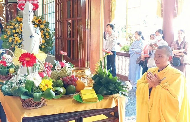 Tân trụ trì phát biểu nhận nhiệm vụ