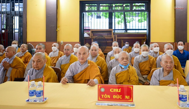 Chư Ni các trú xứ trên địa bàn quận tham dự Chư Ni các trú xứ trên địa bàn quận tham dự