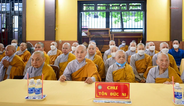 Chư Ni các trú xứ trên địa bàn quận tham dự Chư Ni các trú xứ trên địa bàn quận tham dự