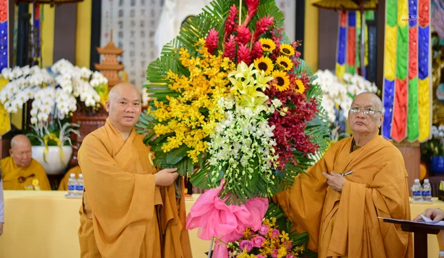 Lẵng hoa chúc mừng của Ban Trị sự GHPGVN TP.HCM Lẵng hoa chúc mừng của Ban Trị sự GHPGVN TP.HCM