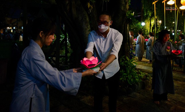 Truyền trao yêu thương