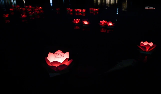 Bạn Thương, pháp danh Nhuận Bảo Hưởng (23 tuổi), ngụ ở Thủ Đúc nguyện cho cha mẹ luôn nhiều sức khỏe Bạn Thương, pháp danh Nhuận Bảo Hưởng (23 tuổi), ngụ ở Thủ Đúc nguyện cho cha mẹ luôn nhiều sức khỏe