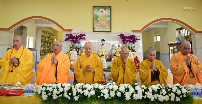 Chư tôn đức niệm Phật