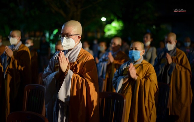 Chư Ni tụng kinh cầu siêu