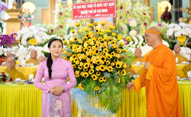 Lẵng hoa của Ủy ban MTTQVN TP.HCM