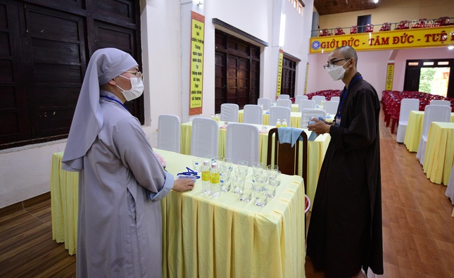 Ban Thị giả chuẩn bị nước uống