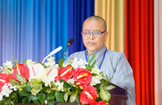 Tham luận "Phụng sự" của Ni sư Thích nữ Phổ Tuệ