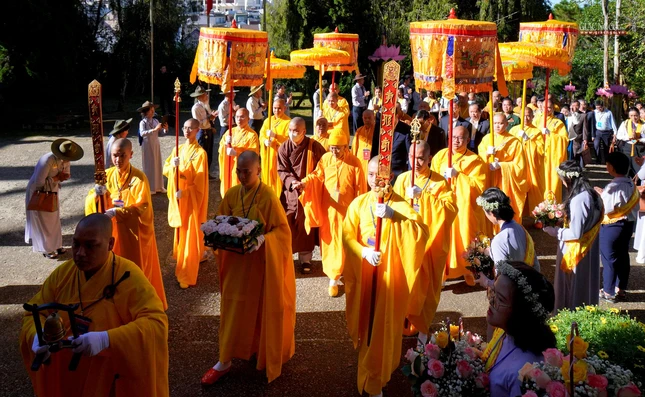 Cung nghinh chư tôn đức