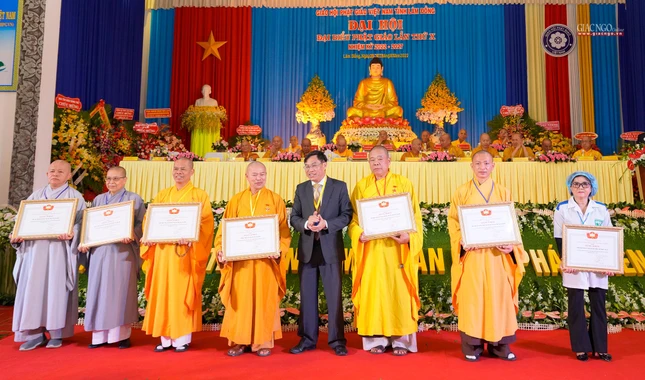 Bằng khen của Ủy ban MTTQVN tỉnh Lâm Đồng tặng tập thể Ban Trị sự Phật giáo tỉnh