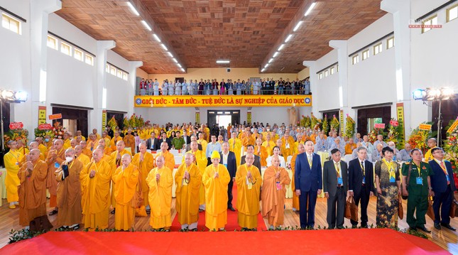 Chư tôn đức niệm Phật cầu gia bị