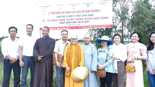 Tổng giá trị của 2 cây cầu là 400 triệu đồng