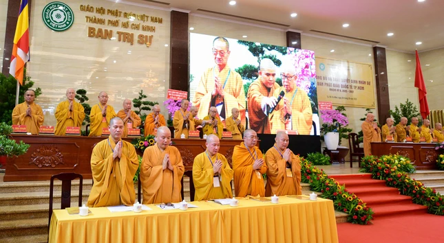 Chư tôn đức chứng minh