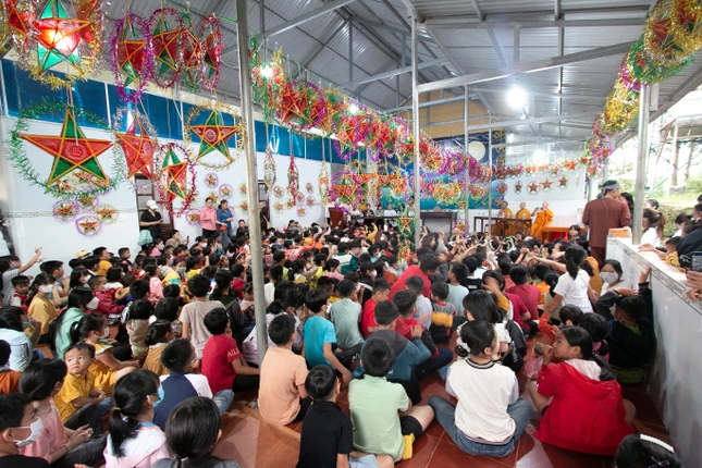 Chư Tăng, Phật tử tịnh xá Ngọc Chánh tổ chức trung thu tại Đắk Nông