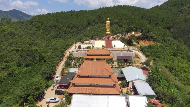 Chùa Hưng Khánh nhìn từ trên cao - Ảnh: Công Trí