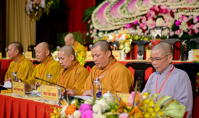 ...điều hành đại hội ...điều hành đại hội