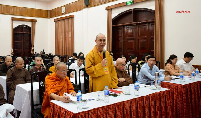 Thượng tọa Thích Tâm Minh nêu ý kiến đóng góp Thượng tọa Thích Tâm Minh nêu ý kiến đóng góp