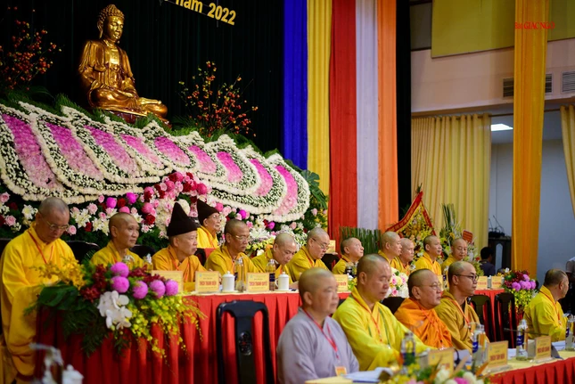 Trưởng lão Hòa thượng Thích Đức Nghiệp, Phó Pháp chủ GHPGVN cùng chư tôn đức chứng minh Trưởng lão Hòa thượng Thích Đức Nghiệp, Phó Pháp chủ GHPGVN cùng chư tôn đức chứng minh