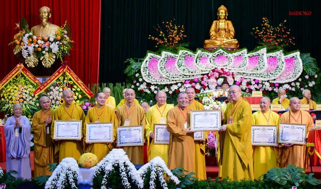 Trao Bằng tuyên dương công đức đến tập thể, cá nhân thuộc Ban Trị sự GHPGVN tỉnh Thanh Hóa