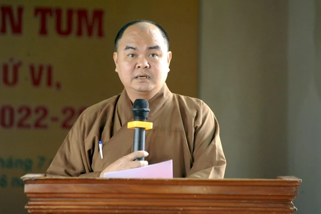 Đại đức Thích Nhuận Pháp tuyên đọc quyết định chuẩn y nhân sự Ban Trị sự GHPGVN tỉnh Kon Tum, nhiệm kỳ VI (2022-2027) Đại đức Thích Nhuận Pháp tuyên đọc quyết định chuẩn y nhân sự Ban Trị sự GHPGVN tỉnh Kon Tum, nhiệm kỳ VI (2022-2027)