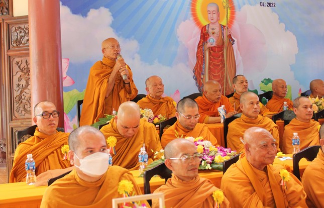 Hòa thượng Thích Giác Sơn ban đạo từ