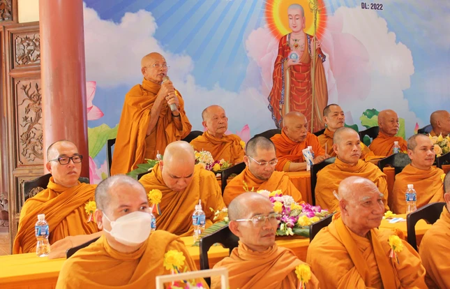 Hòa thượng Thích Giác Sơn ban đạo từ