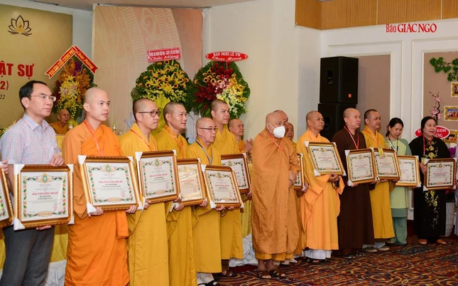 Các cá nhân trong Ban Văn hóa có thành tích xuất sắc trong công tác Phật sự nhiệm kỳ vừa qua