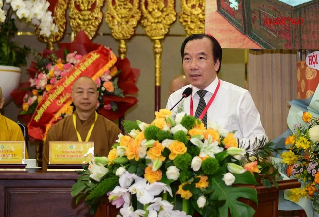 Ông Ngô Sách Thực, Phó Chủ tịch Uỷ ban Trung ương MTTQVN trình bày tham luận