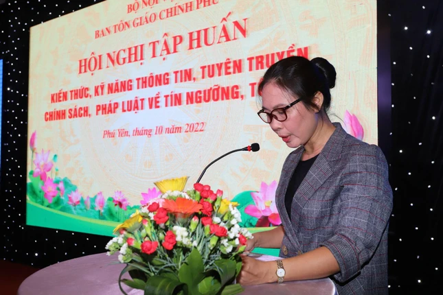 Bà Trần Thị Minh Nga phát biểu