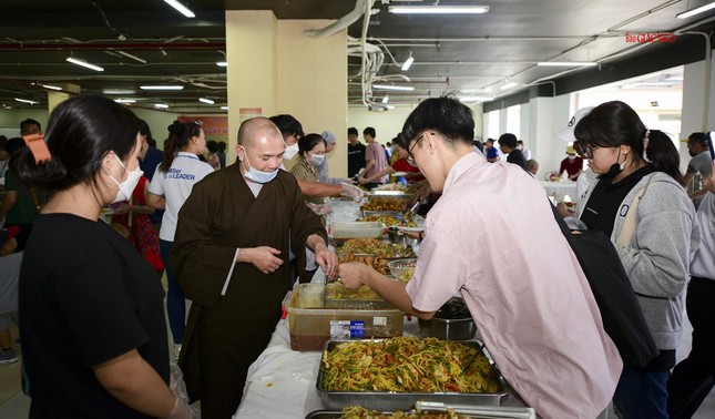 Toàn bộ số tiền thu được từ ngày hội đều sử dụng để giúp đỡ người nghèo
