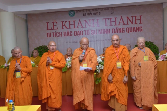 Ban Quản lý Di tích đắc đạo Tổ sư Minh Đăng Quang gồm 2 vị cố vấn và 5 thành viên do Hòa thượng Thích Minh Bửu làm trưởng ban ra mắt và phát biểu nhận nhiệm vụ