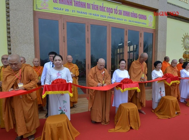 Nghi thức cắt băng khánh thành