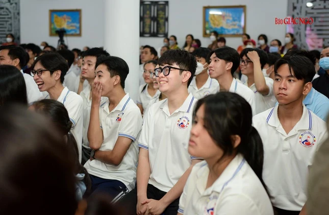 Nụ cười tươi vui của các học viên