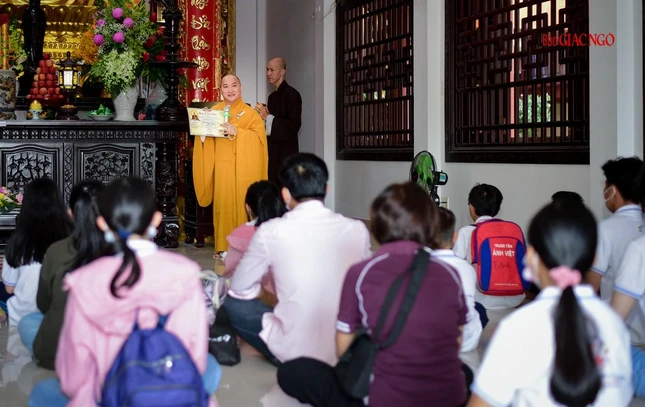 Sau khi trải qua khóa huấn luyện, hầu hết các bạn trẻ đều chọn quy y Tam bảo