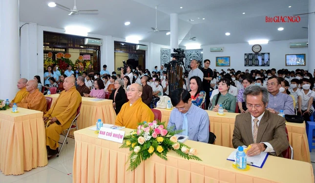 Chư tôn đức, quan khách tham dự chương trình