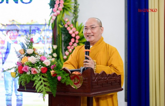 Thượng tọa Thích Phước Tiến phát biểu khai mạc