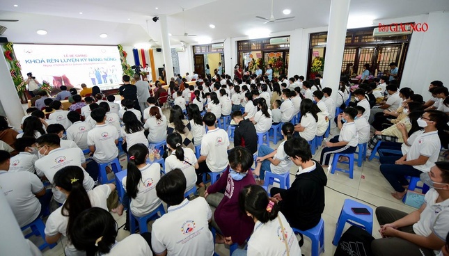 Toàn cảnh buổi lễ bế giảng