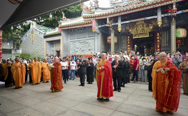 Pháp hội Vạn Nhân Duyên do Ban Đại diện Phật giáo người Hoa kết hợp Ban Quản trị Hội quán Nghĩa An tổ chức