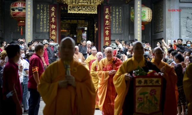 Cung thỉnh chư tôn đức