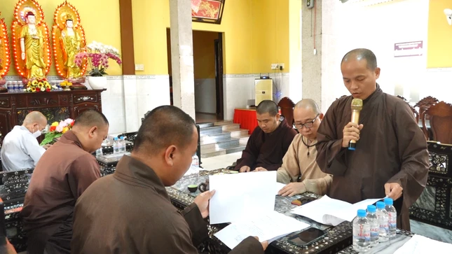 Đại đức Thích Minh Hải báo cáo