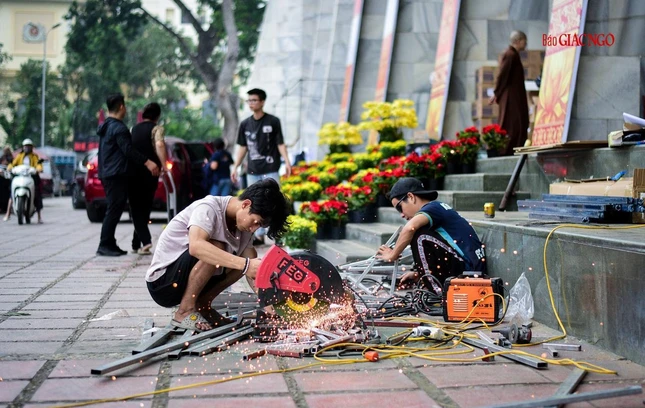 Khẩn trương cho kịp tiến độ