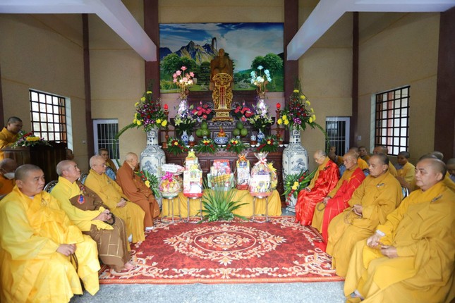 Chư tôn đức, Tăng Ni, Phật tử trên địa bàn tỉnh Phú Yên về tham dự lễ tưởng niệm