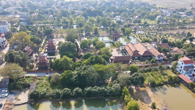 Chùa Nôm nằm trong quần thể di tích lịch sử - kiến trúc nghệ thuật quốc gia làng Nôm, xã Đại Đồng, huyện Văn Lâm, tỉnh Hưng Yên