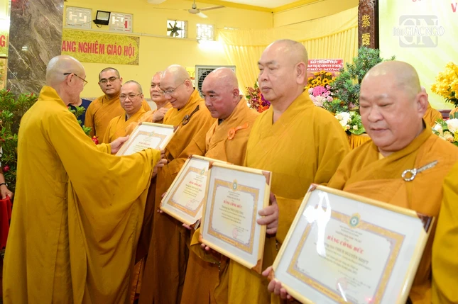 Trao Bằng tuyên dương công đức của Ban Trị sự GHPGVN TP.HCM Trao Bằng tuyên dương công đức của Ban Trị sự GHPGVN TP.HCM