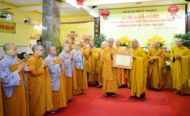 Trao giáo chỉ tấn phong Hòa thượng, Thượng tọa, Ni trưởng, Ni sư Trao giáo chỉ tấn phong Hòa thượng, Thượng tọa, Ni trưởng, Ni sư