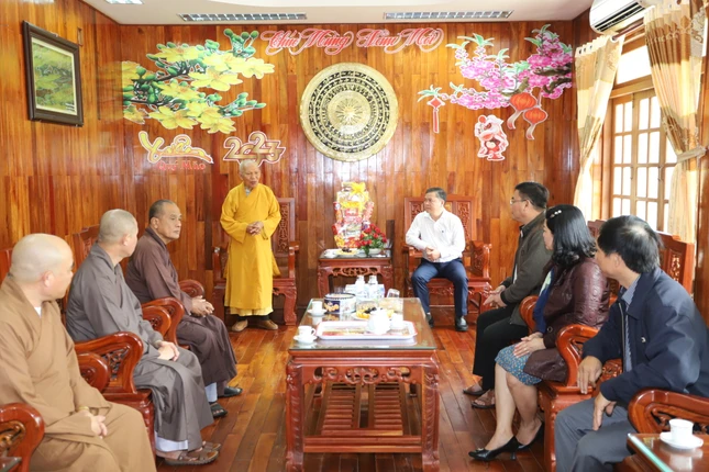 Ban Trị sự Phật giáo tỉnh Phú Yên chúc Tết lãnh đạo chính quyền