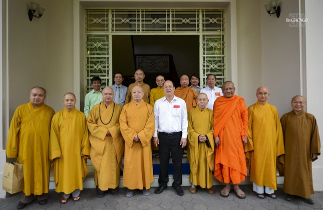 Chụp hình lưu niệm